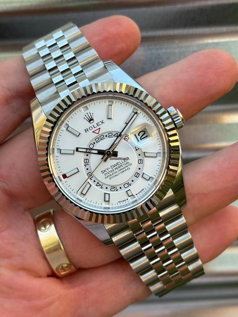 Role_x Oyster Perpetual Sky Dweller - J1820