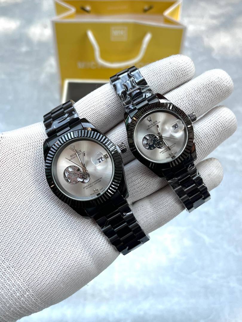 Role_x Oyster Date Couple