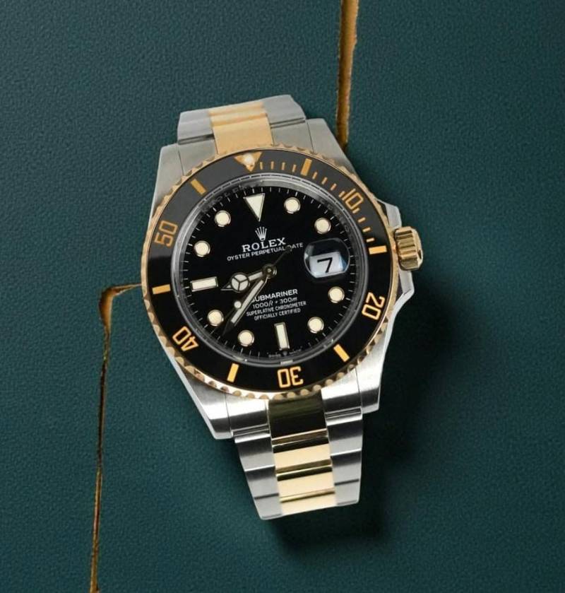 Role_x Oyster Perpetual Submarine 2Ton-Gold-Black