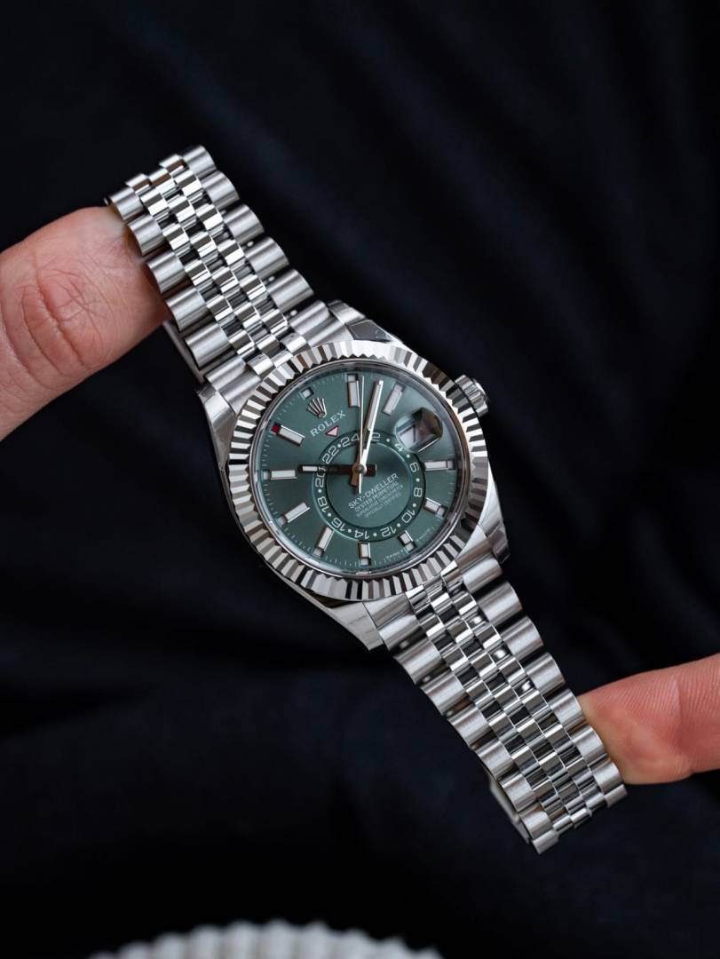 Role_x Oyster Perpetual Sky Dweller Silver-Green