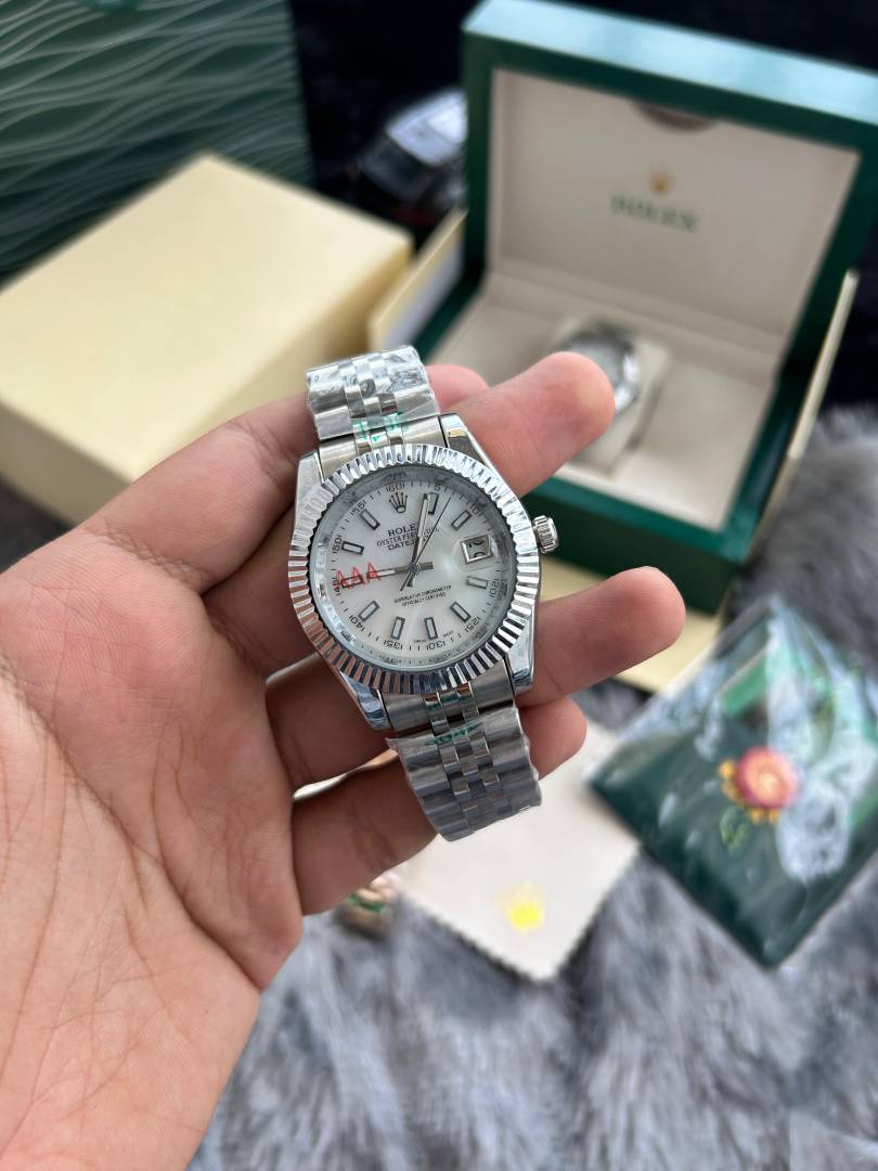 Role_x Date Just White W3
